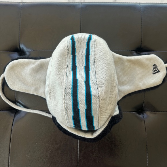 Worn twice New Era Carolina Panthers Trapper - Picture 5 of 7